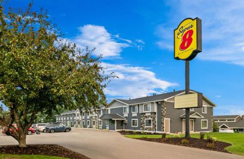 Alexandria Hotel | Super 8 by Wyndham Alexandria MN