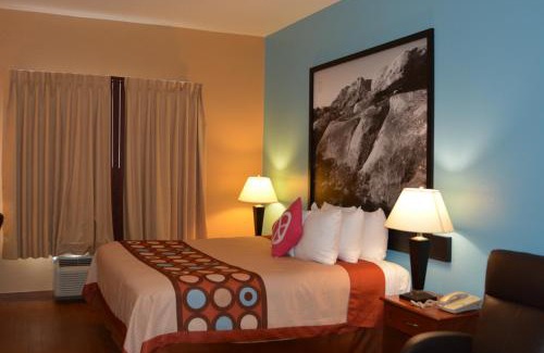 McKinney Hotel | Super 8 by Wyndham Austin/Airport South