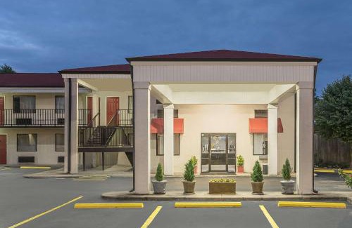 Bryant Hotel | Super 8 by Wyndham Bryant Little Rock Area