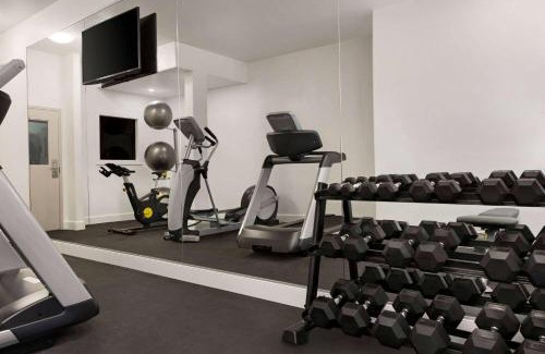 Southwest Calgary Hotel | Super 8 by Wyndham Calgary Shawnessy Area
