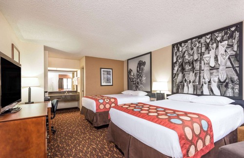 Clovis Hotel | Super 8 by Wyndham Clovis