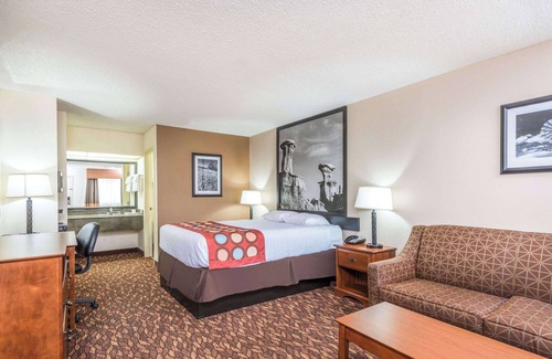 Clovis Hotel | Super 8 by Wyndham Clovis