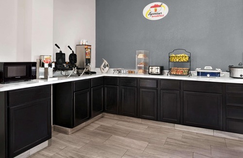 Berwick Hotel | Super 8 by Wyndham Des Moines