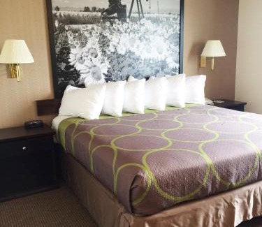 Edson Hotel | Super 8 by Wyndham Edson