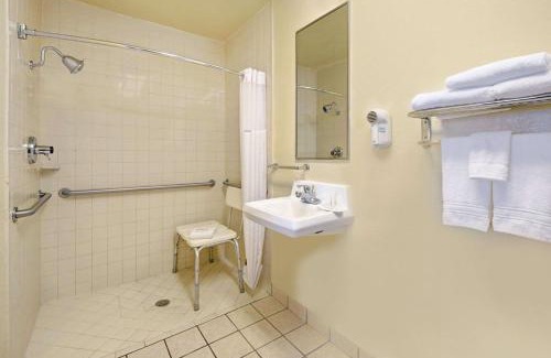Biggs Field Hotel | Super 8 by Wyndham El Paso Airport