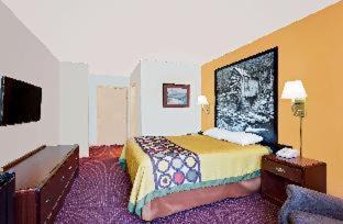 Hillsville Hotel | Super 8 by Wyndham Hillsville