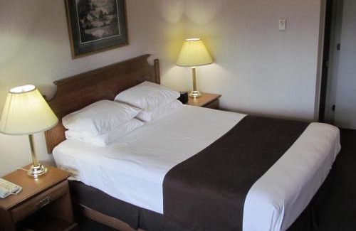 Dilworth Mountain Estates Hotel | Super 8 by Wyndham Kelowna BC