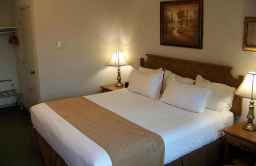 Dilworth Mountain Estates Hotel | Super 8 by Wyndham Kelowna BC