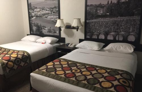 Dilworth Mountain Estates Hotel | Super 8 by Wyndham Kelowna BC