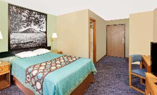 Macomb Hotel | Super 8 by Wyndham Macomb