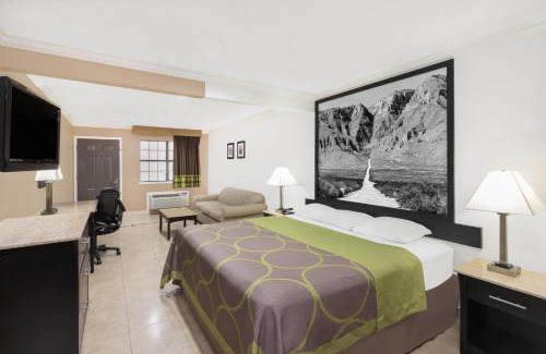 McAllen Hotel | Super 8 by Wyndham McAllen-Downtown-Airport-LA Plaza Mall
