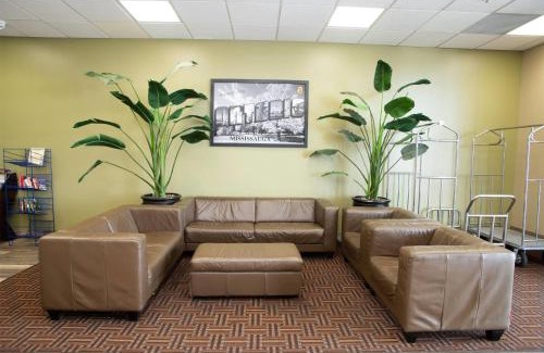 Gateway Hotel | Super 8 by Wyndham Mississauga