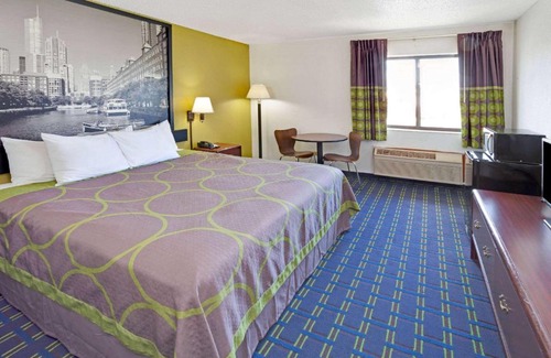 Monee Hotel | Super 8 by Wyndham Monee I-57