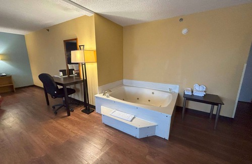 O'Fallon Hotel | Super 8 by Wyndham O'Fallon
