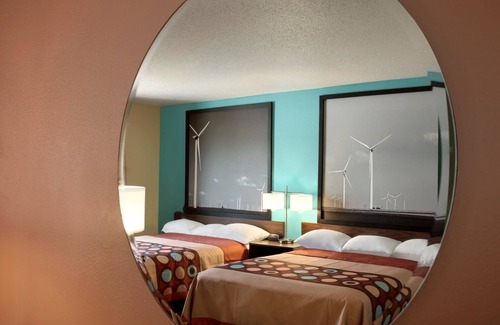 East Peoria Hotel | Super 8 by Wyndham Peoria East