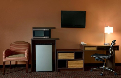 East Peoria Hotel | Super 8 by Wyndham Peoria East