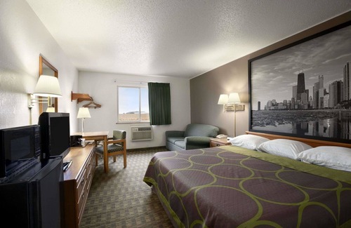 Peru Hotel | Super 8 by Wyndham Peru Starved Rock State Park