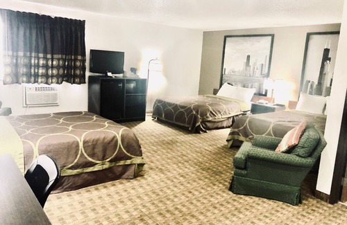 Peru Hotel | Super 8 by Wyndham Peru Starved Rock State Park
