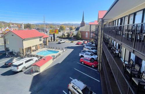 Pigeon Forge Hotel | Super 8 by Wyndham Pigeon Forge Downtown