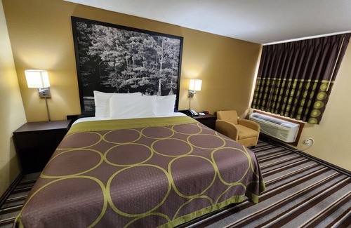 Pine Bluff Hotel | Super 8 by Wyndham Pine Bluff