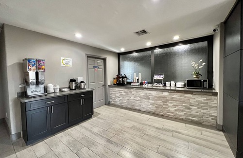 Sealy Hotel | Super 8 by Wyndham Sealy