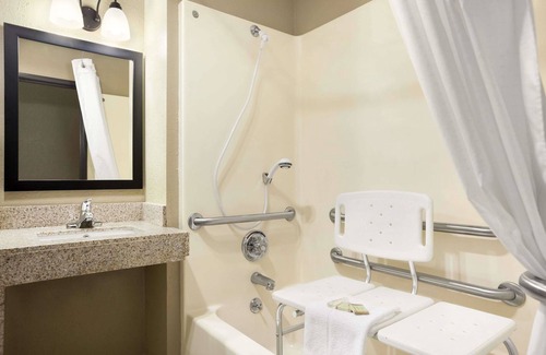 Tuscola Hotel | Super 8 by Wyndham Tuscola