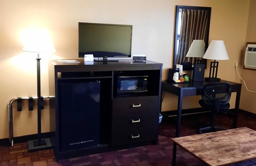 Watertown Hotel | Super 8 by Wyndham Watertown
