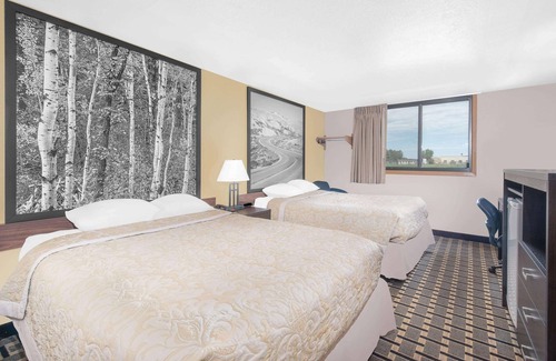 Watertown Hotel | Super 8 by Wyndham Watertown