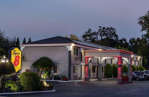 Ukiah Hotel | Super 8 Ukiah by Wyndham