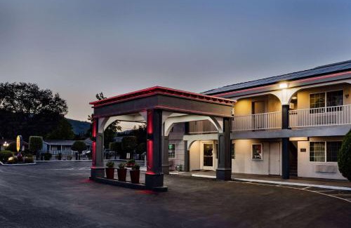 Ukiah Hotel | Super 8 Ukiah by Wyndham