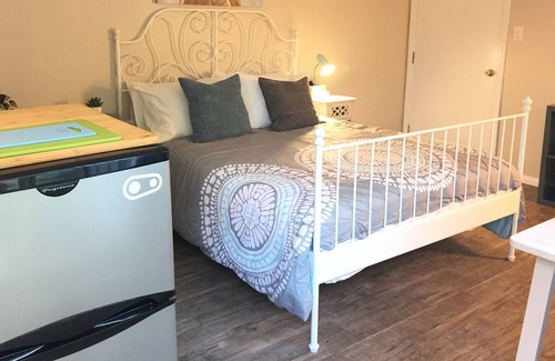 Palms Apartment | Super Adorable Palms Studio Apartment