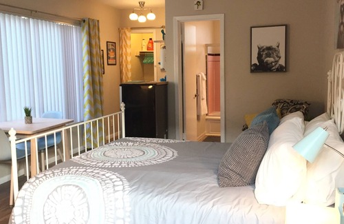 Palms Apartment | Super Adorable Palms Studio Apartment