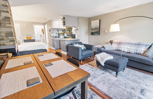 Snowshoe Apartment | Super Cozy Studio Near Slopes And Shuttle Bus WiFi