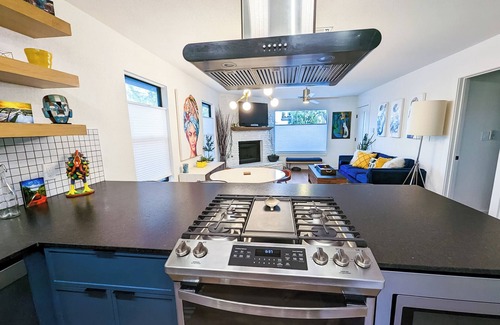 St. Johns House | Super Cute and Fully renovated 2 bedroom Home, 8 mins to downtown
