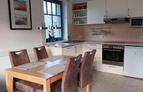 Zingst Condo | Super equipped bright apartment with flair, 200 m to the sea, WLAN, 5 stars,