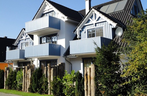 Zingst Condo | Super equipped bright apartment with flair, 200 m to the sea, WLAN, 5 stars,