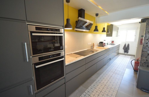 El Albir Villa | Super Location. Sea at 70m, Beach 300m, Wifi, Aircon, BBQ, 3 Gen Family, Party