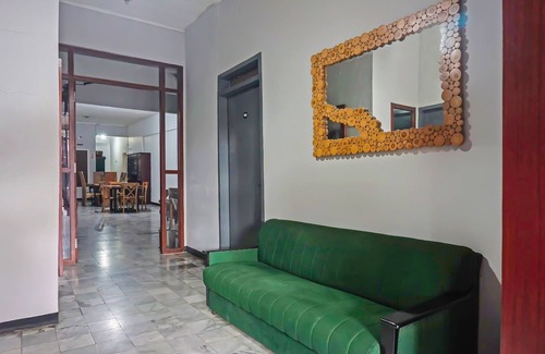 Bogor Tengah Hotel | Super OYO 92134 Bogor Guest House