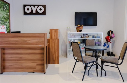 Jember Hotel | SUPER OYO 995 Alice's Homestay Syariah