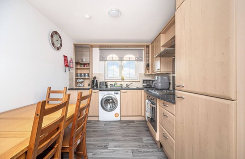 Inverkeithing Apartment | Super Prime Train Station Inverkeithing by Three Bridges Apartments