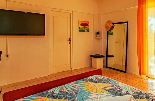 Santa Rosa Bed & Breakfast | Super Spacious Room 5min from the beach