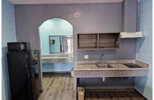 Humble Hotel | Super Stay Inn By OYO Humble IAH East
