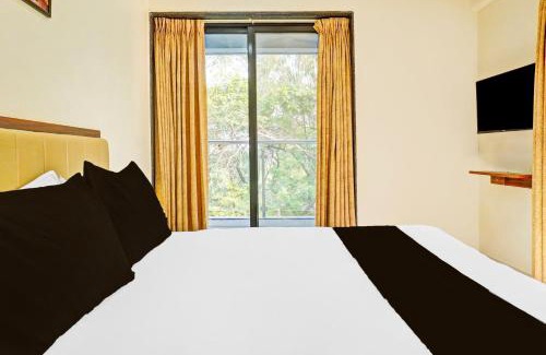 Hadapsar Hotel | Super Townhouse Amanora Park Town Formerly Samrat Inn