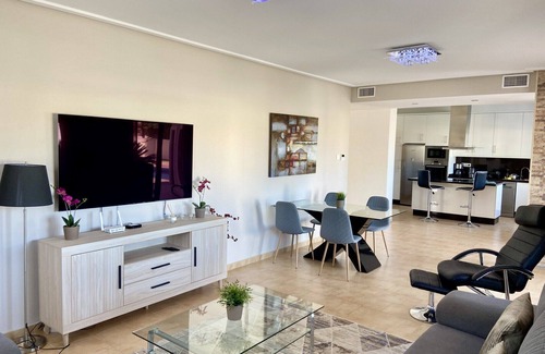 Los Balcones Villa | Superb 4/5 Bed 3 Bath Villa with Private pool & Garden Full Air Con, WIFI