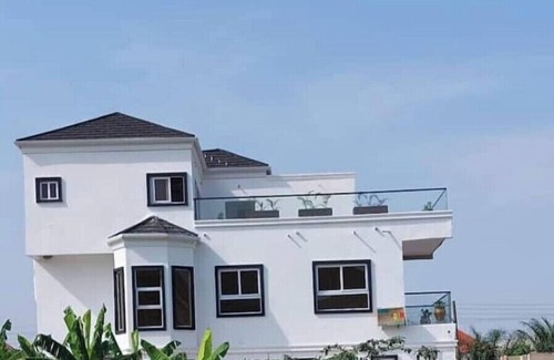 Kweiman House | Superb 4-bedroom house in Accra with AC and Swimming Pool