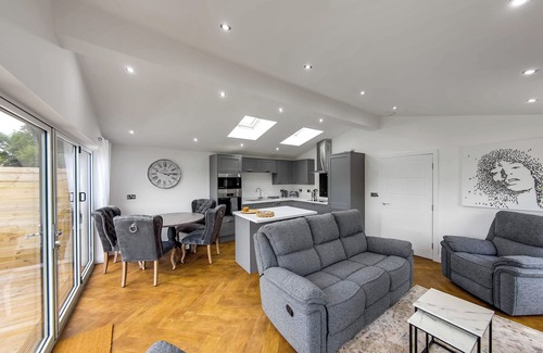 Laceby Ski Chalet | Superb bespoke lodge with two bedrooms sleeping up to four people.