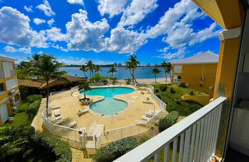 Nettle Bay Apartment | Superb, bright studio overlooking pool and lagoon