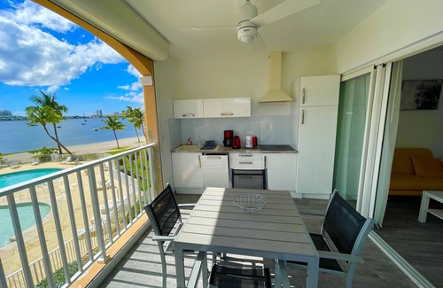 Nettle Bay Apartment | Superb, bright studio overlooking pool and lagoon