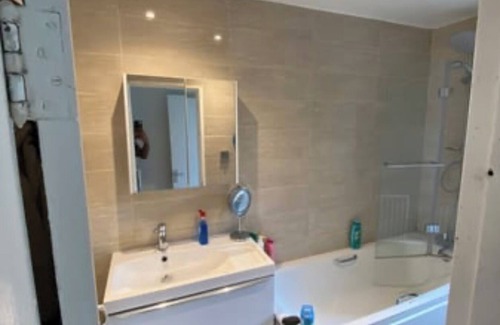 Vauxhall Apartment | Superb Flat Next to Stockwell Station!