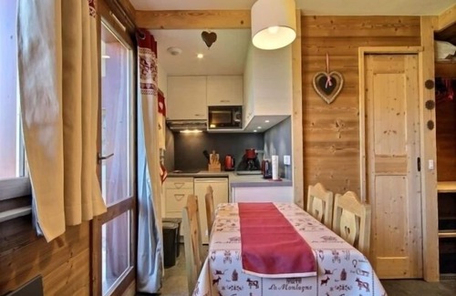 Belle Plagne Apartment | Superb studio-cabin for 4 on the slopes, balcony, ski locker, parking